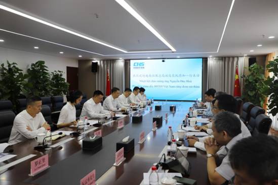 四川省醫療保障局張海峰副局長會見越南社保總局阮德和副局長一行...
